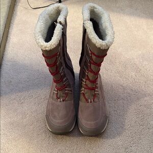 Easy Spirit Brown Winter Boots with Red Laces